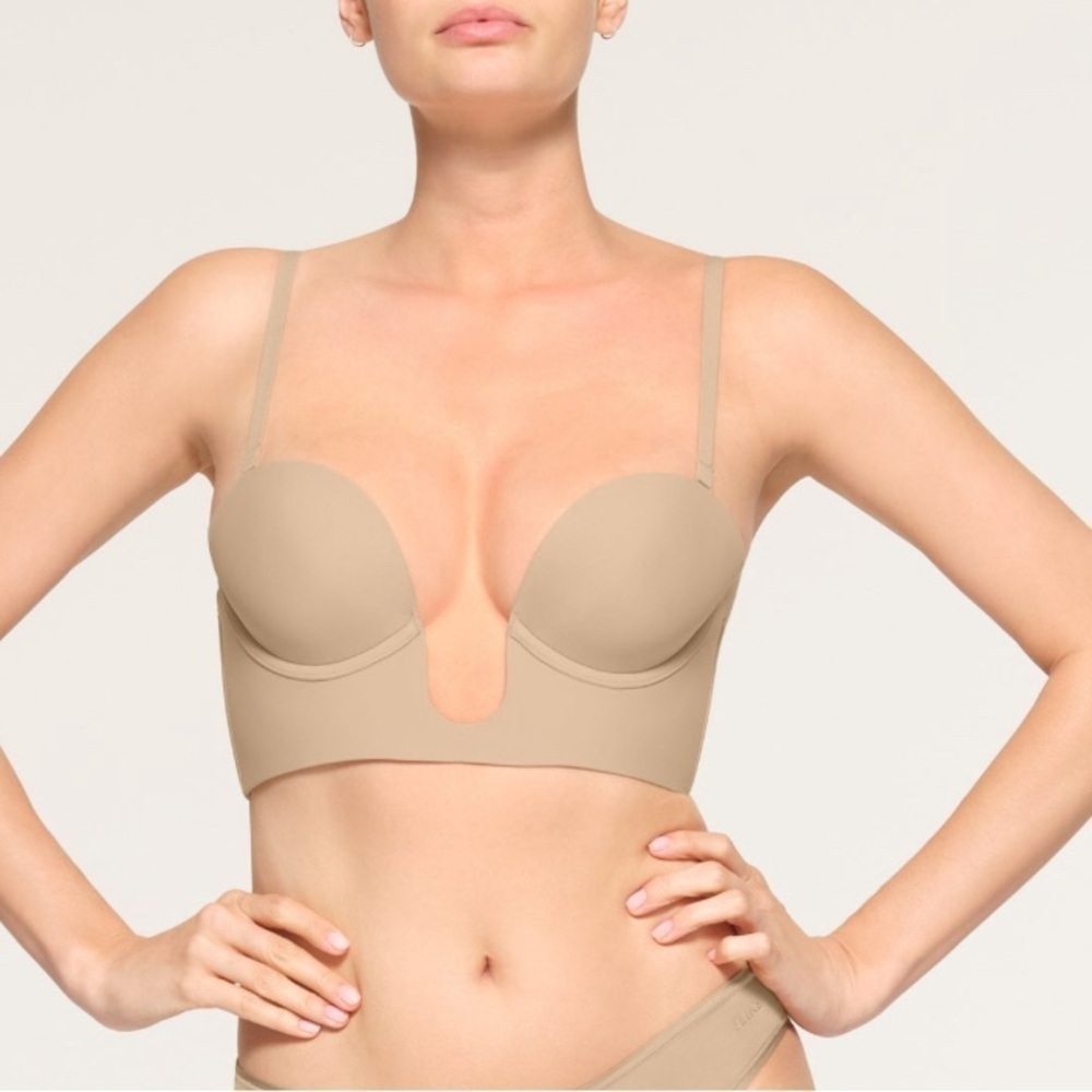 Skims Deep Plunge Shapewear Bra - Picture 8 of 8
